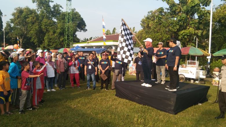 Ratusan Peserta Jalan Sehat HUT PPNI Ke-49 Padati Lapangan Desa Babadan Lor