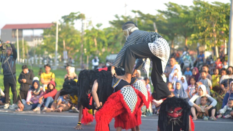 Sanggar Karalaras Desa Babadan Lor Sabet Juara 2 Dalam Festival Dongkrek 2024